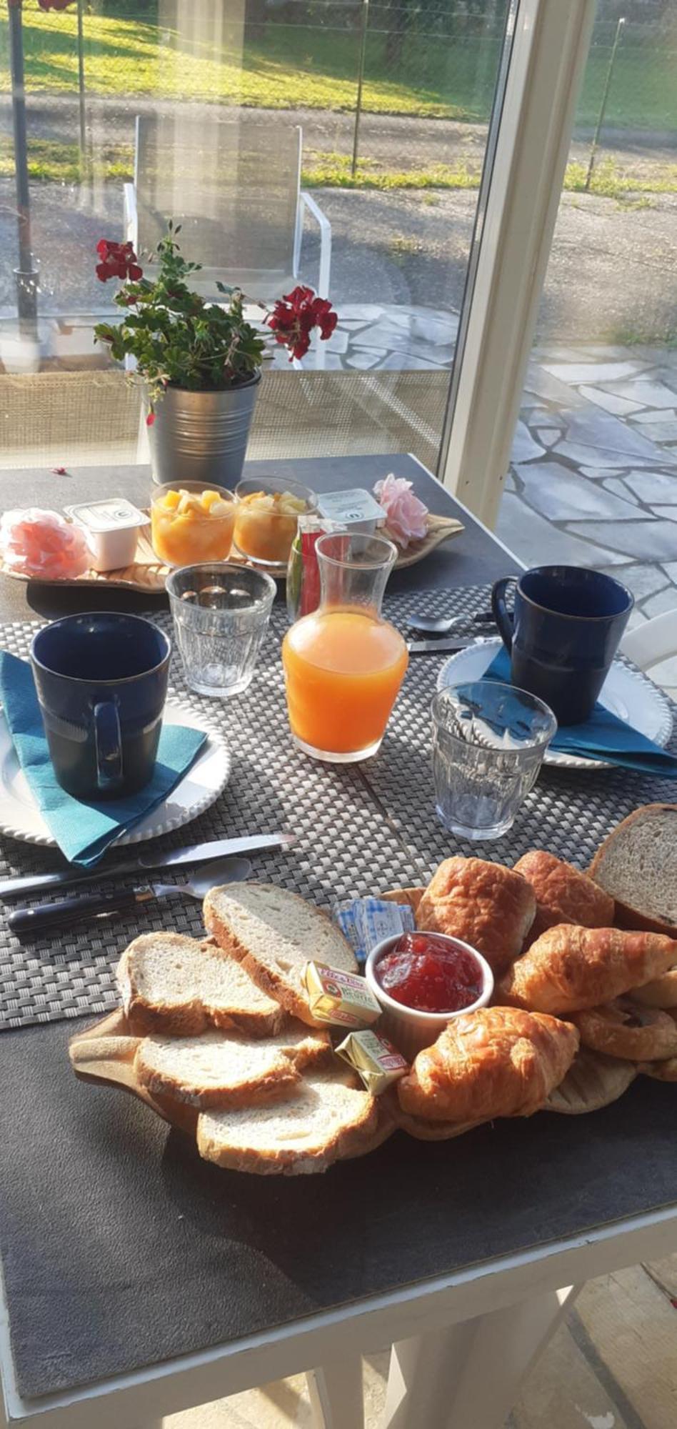 Arts & Passion Bed & Breakfast Mirambeau  Bagian luar foto
