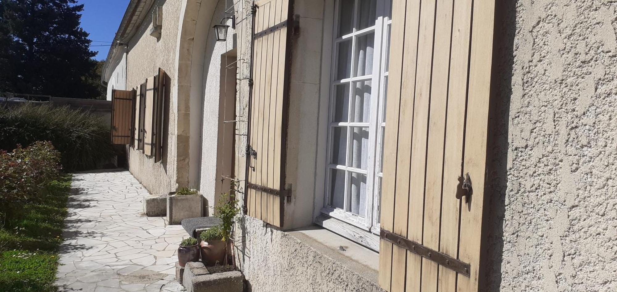 Arts & Passion Bed & Breakfast Mirambeau  Bagian luar foto